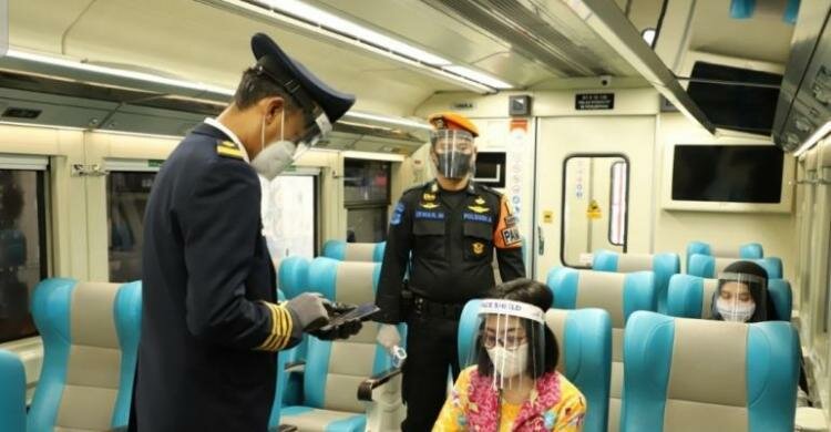 Transportasi Umum Menyesuaikan dengan New Normal, Lanjutkan Tempat Duduk Bergantian